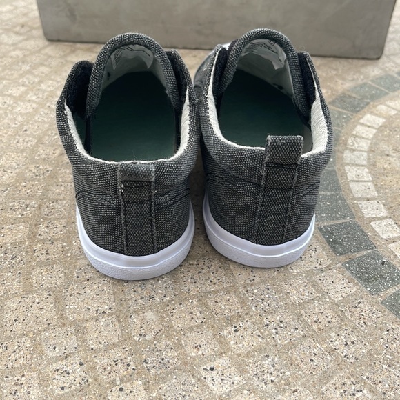 Cat and jack size 12 gently worn shoes - Picture 4 of 6